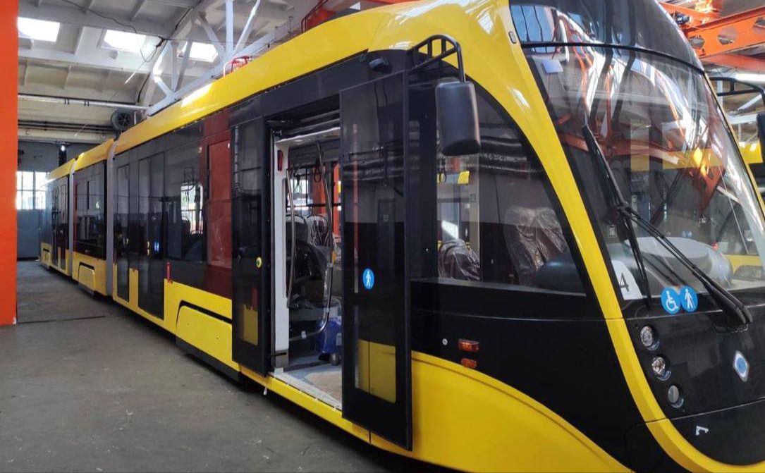 Новий 26-метровий низькопідлоговий трамвай. Фото: КМДА