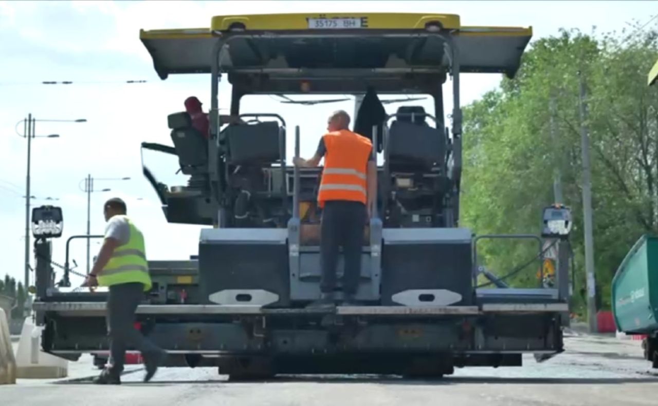 Капітальний ремонт доріг у Києві не припиняється попри війну