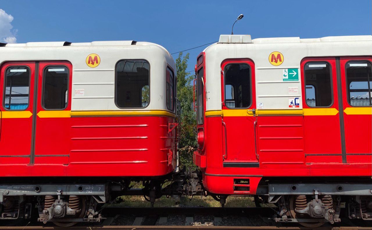 Київське метро отримало ще шість вагонів з Варшави