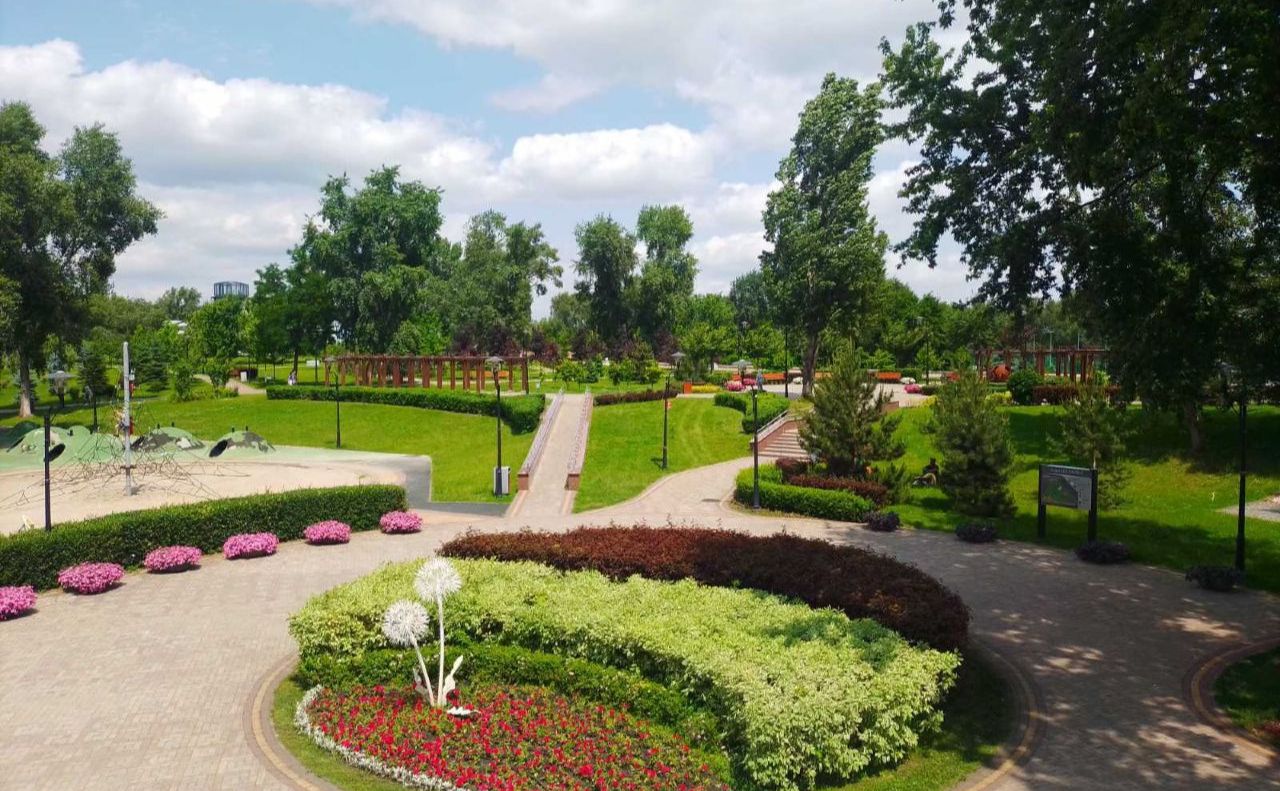 Парк «Наталка» знаменитий своїми квітниками та садово-парковими скульптурами. Фото: Департамент захисту довкілля
